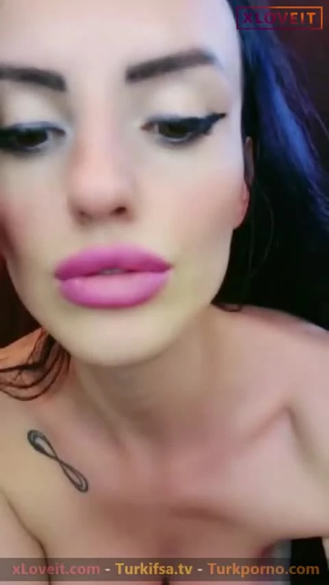 Ece Hub Çırılçıplak Soyunup Seksi Vücudunu İfşa Ediyor