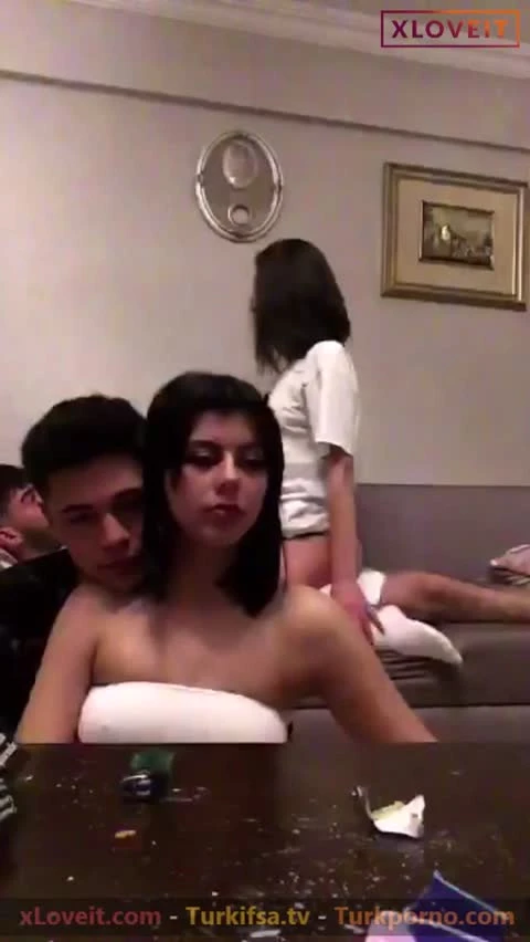 Ceyda Sevim 2 Erkek 2 Kız Yayında Grup Sevişti Türk İfşa